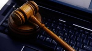 Leia mais sobre o artigo Advogado online é o escritório na palma da mão.